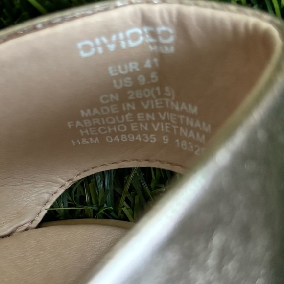 H&M Gold Sandals Crisscross Design - Picture 4 of 9